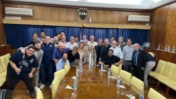 En Boca se hizo el traspaso de la presidencia, sin la presencia de Riquelme