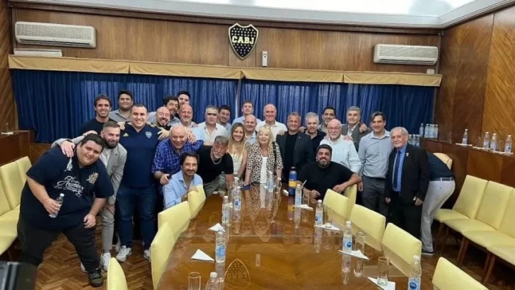 En Boca se hizo el traspaso de la presidencia, sin la presencia de Riquelme