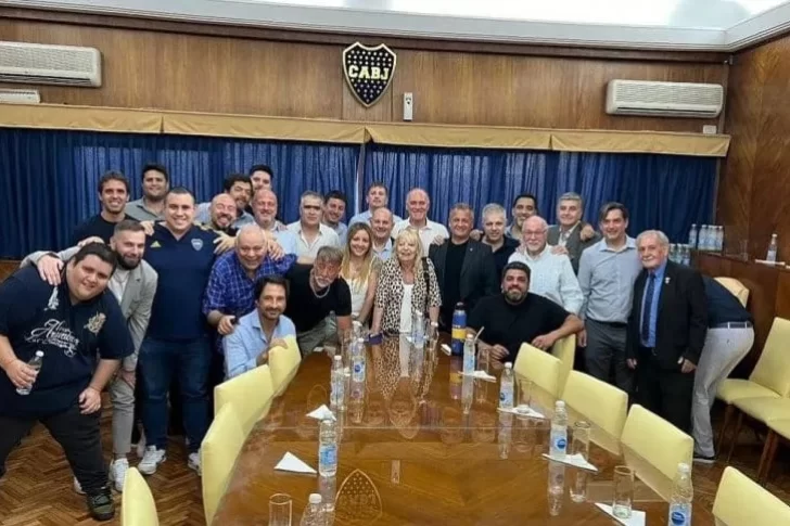 En Boca se hizo el traspaso de la presidencia, sin la presencia de Riquelme