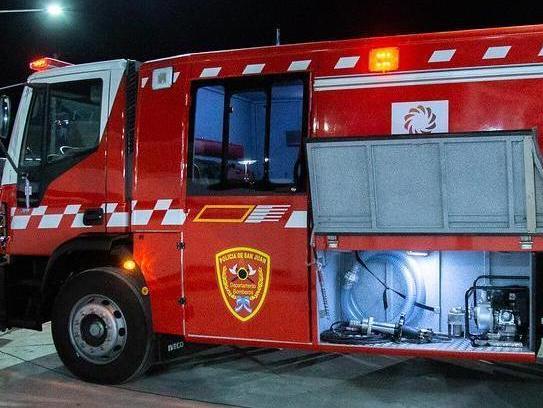Devastador incendio en Caucete: el fuego afectó un gimnasio, arrasó con un taller y seis vehículos Devastador incendio en Caucete: el fuego afectó un gimnasio, arrasó con un taller y seis vehículos