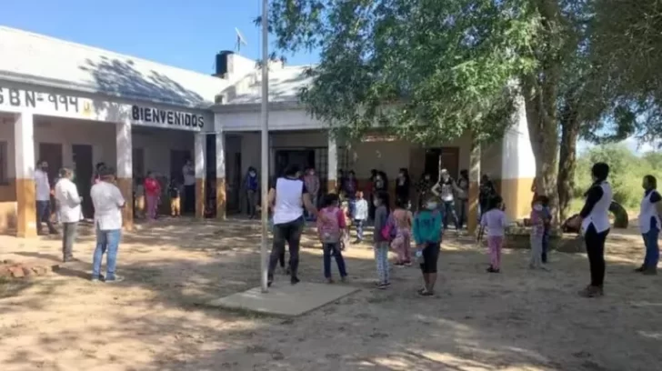 Tragedia en Chaco: una nena murió tras caer de un árbol en la escuela Tragedia en Chaco: una nena murió tras caer de un árbol en la escuela