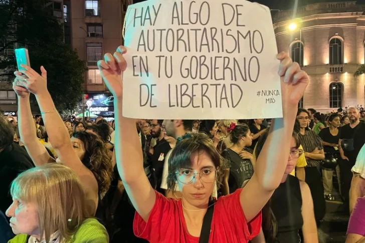 Cinco detenidos en Córdoba por las manifestaciones contra el DNU de Milei