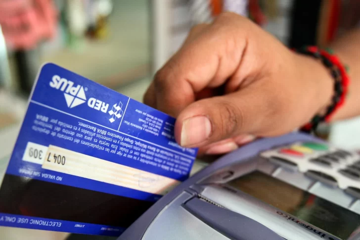 Los cambios en las tarjetas de crédito, otro aspecto del DNU que golpea a los consumidores