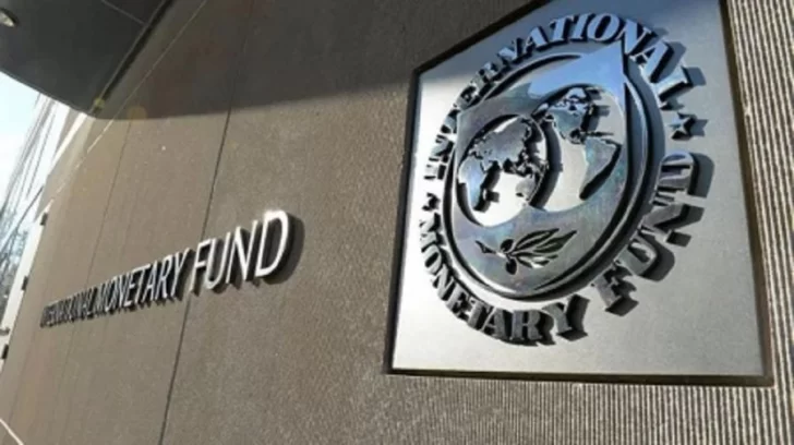 El FMI aprobó la revisión del acuerdo y enviará USD 2.000 millones a la Argentina El FMI aprobó la revisión del acuerdo y enviará USD 2.000 millones a la Argentina