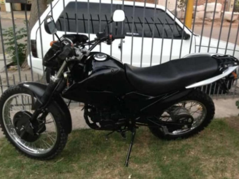 Aprovecharon que habían vuelto del hospital y que el pitbull quedó encerrado, para robarles una moto Aprovecharon que habían vuelto del hospital y que el pitbull quedó encerrado, para robarles una moto