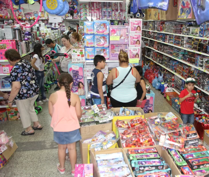 Para ganarle a la inflación, dicen que los sanjuaninos decidieron comprar con tiempo los regalos de Navidad Para ganarle a la inflación, dicen que los sanjuaninos decidieron comprar con tiempo los regalos de Navidad