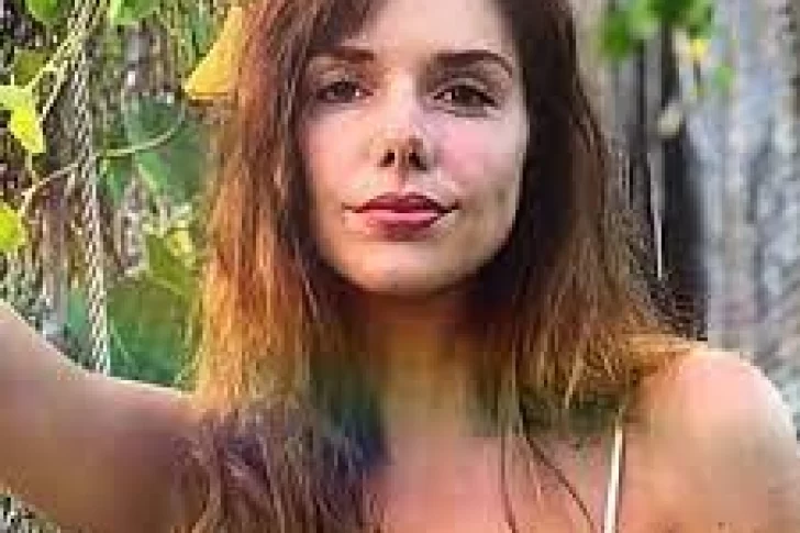 Julieta Nair Calvo, bikini XXS taparrabo: “¡No tapa nada!”