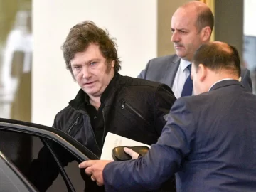 ATE denunció penalmente a Milei por “abuso de autoridad” en la firma del DNU ATE denunció penalmente a Milei por “abuso de autoridad” en la firma del DNU