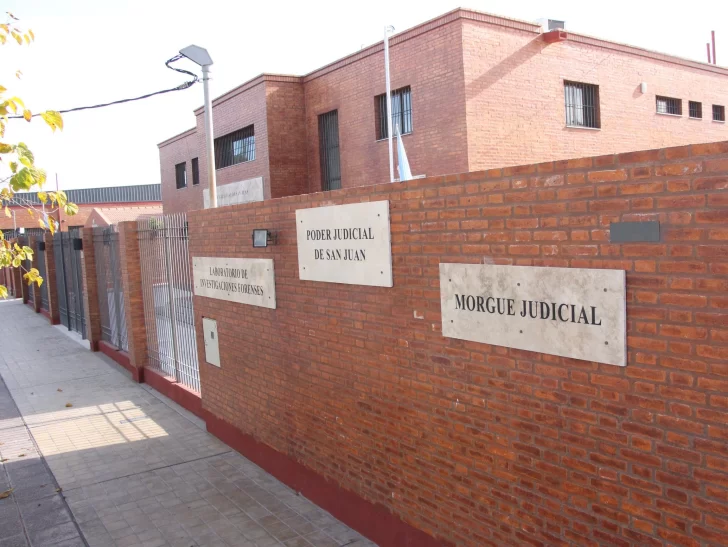 Macabro hallazgo: murió en su casa y los perros se estaban comiendo el cadáver