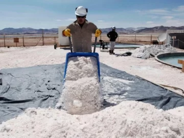 La minera estatal de Chile se asoció con un privado para duplicar la extracción de litio