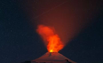 Emiten un alerta naranja por fuerte actividad en el volcán Villarrica, en el límite entre Chile y Neuquén Emiten un alerta naranja por fuerte actividad en el volcán Villarrica, en el límite entre Chile y Neuquén