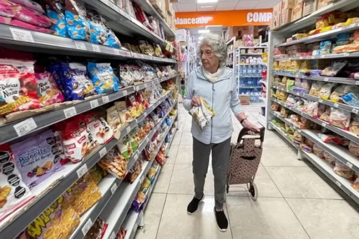 La inflación de diciembre fue del 25,5% y el 2023 cerró en 211,4%: fue el mayor incremento en 33 años