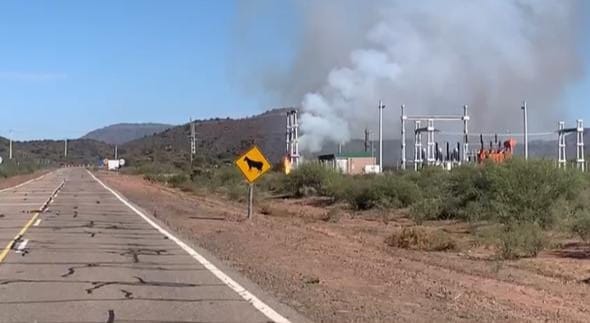 Un incendio en una estación transformadora dejó sin electricidad a todo Valle Fértil Un incendio en una estación transformadora dejó sin electricidad a todo Valle Fértil