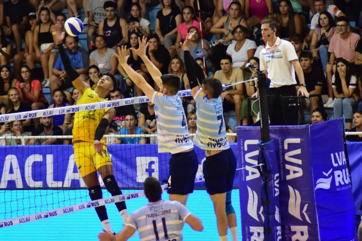 El bicampeón, cerca