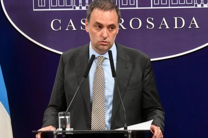 Gobierno dice que salto del dólar es “una muestra gratis” por trabas a Ley Ómnibus y DNU