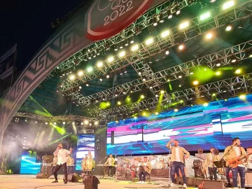 Omega, en barra a Cosquín