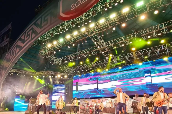 Omega, en barra a Cosquín