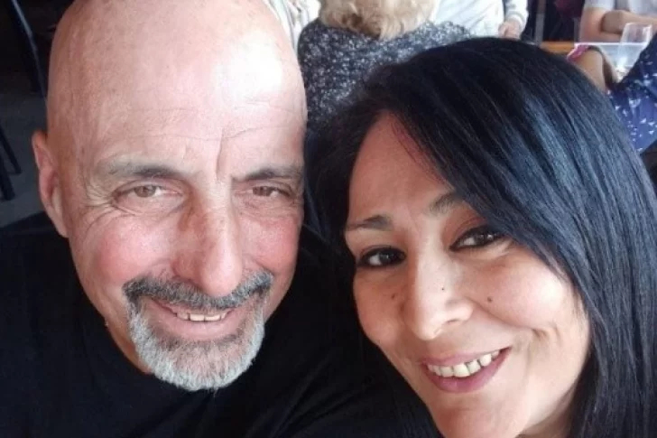 Acusado de matar a su madre y a la pareja, limpió la escena y dejó notas con sus próximos pasos