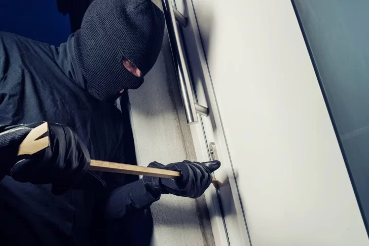 Dos ladrones quisieron robar una casa en el lote Alto Verde, fueron perseguidos y capturados por la policía