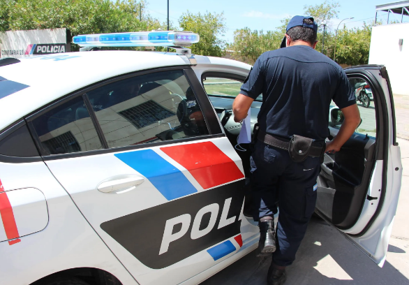 Chimbas: un ecuatoriano atacó a sus hijos y provocó serios daños en casa de su expareja Chimbas: un ecuatoriano atacó a sus hijos y provocó serios daños en casa de su expareja