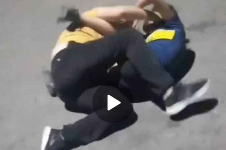 Se viralizó un nuevo video de dos mujeres que terminaron a las piñas en la calle