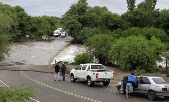 Una intensa lluvia en Valle Fértil alertó sobre posibles crecidas de ríos Una intensa lluvia en Valle Fértil alertó sobre posibles crecidas de ríos