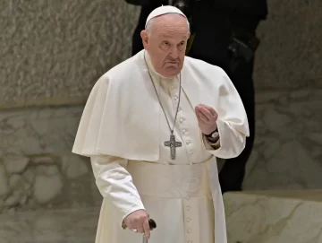 Francisco calificó como “hipocresía” las críticas al documento que avala bendecir a homosexuales Francisco calificó como “hipocresía” las críticas al documento que avala bendecir a homosexuales