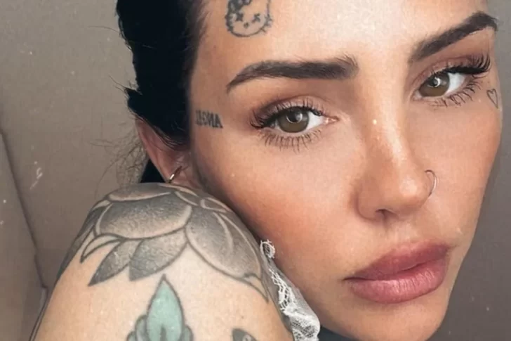 Candelaria Tinelli se mostró desde la cama y lanzó un curioso pedido