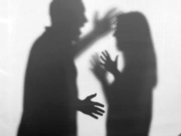 Un sujeto fue detenido tras amenazar de muerte a su pareja y apuntarla con un cuchillo y un destornillador Un sujeto fue detenido tras amenazar de muerte a su pareja y apuntarla con un cuchillo y un destornillador