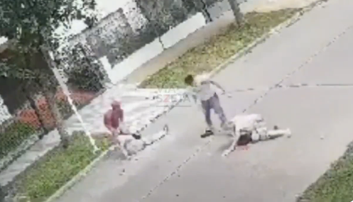 Simuló ayudar a unos jubilados a cambiar una rueda, les robó el auto y los atropelló Simuló ayudar a unos jubilados a cambiar una rueda, les robó el auto y los atropelló