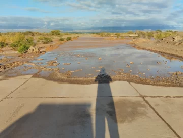 Ruta 40, límite con La Rioja, cortada al tránsito por los daños provocados por la lluvia