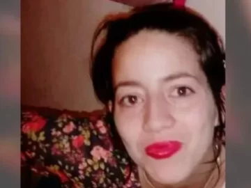 Un hombre asesinó de 24 puñaladas a su pareja y luego llamó a la policía Un hombre asesinó de 24 puñaladas a su pareja y luego llamó a la policía