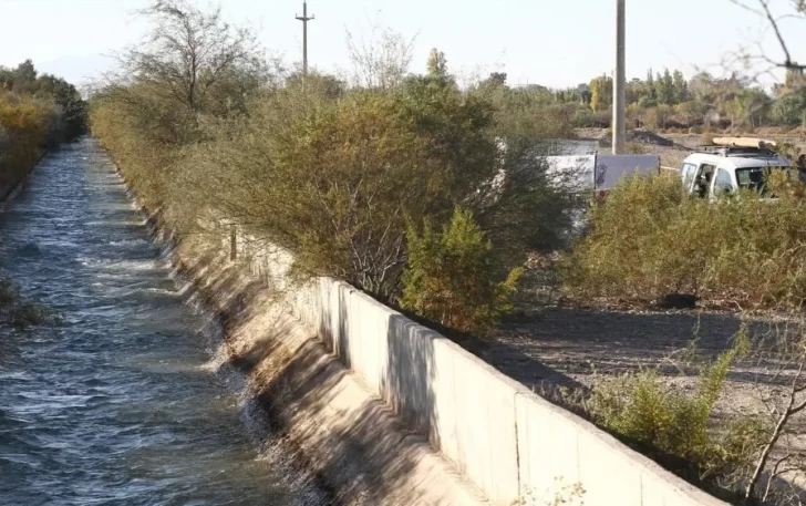 Buscan a un hombre que cayó al canal Céspedes y fue arrastrado por la corriente Buscan a un hombre que cayó al canal Céspedes y fue arrastrado por la corriente