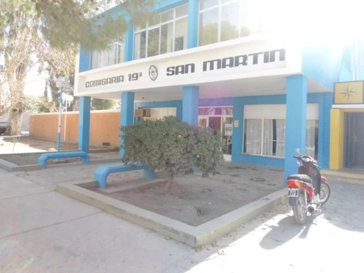 Le robaron $50.000 y familiares fueron a buscar al presunto ladrón: le dieron un puntazo Le robaron $50.000 y familiares fueron a buscar al presunto ladrón: le dieron un puntazo