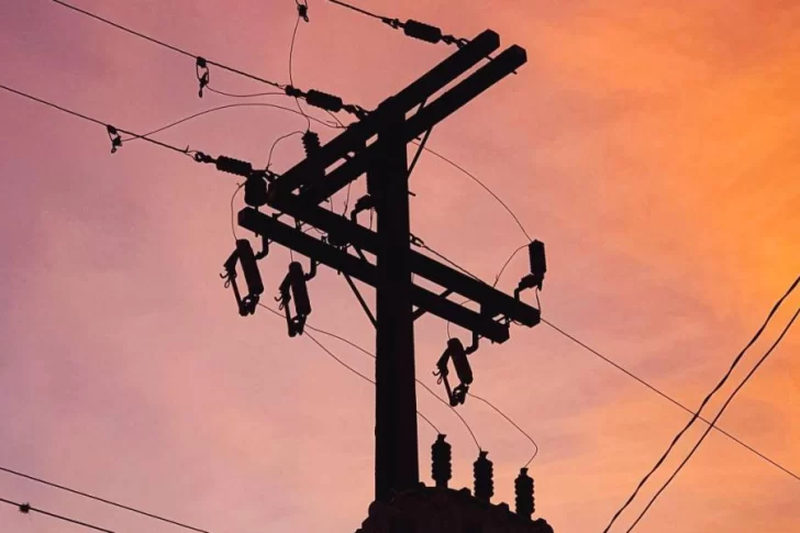 Por hacer conexiones clandestinas de energía eléctrica irá a prisión por dos meses