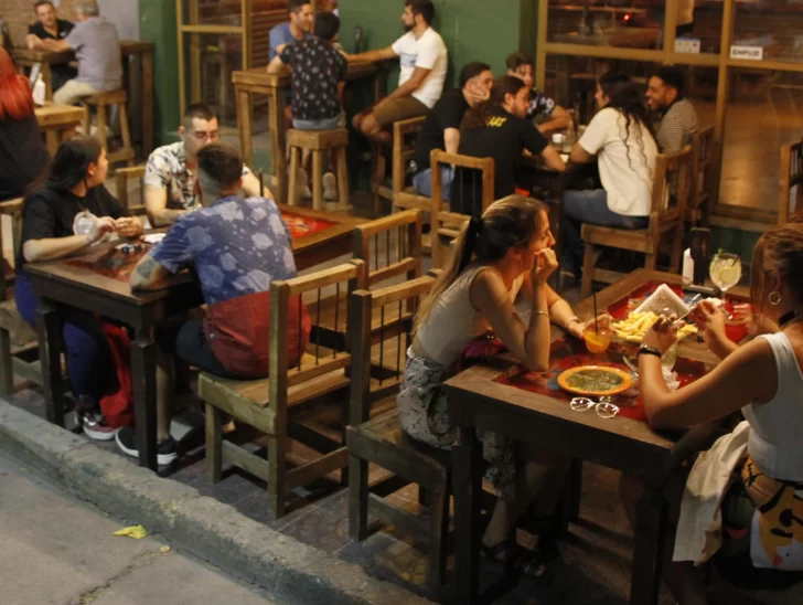 Para salir a cenar en San Valentín hay que tener más de $20.000 Para salir a cenar en San Valentín hay que tener más de $20.000