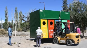 Iglesia: por iniciativa vecinal llegaron contenedores para separar residuos