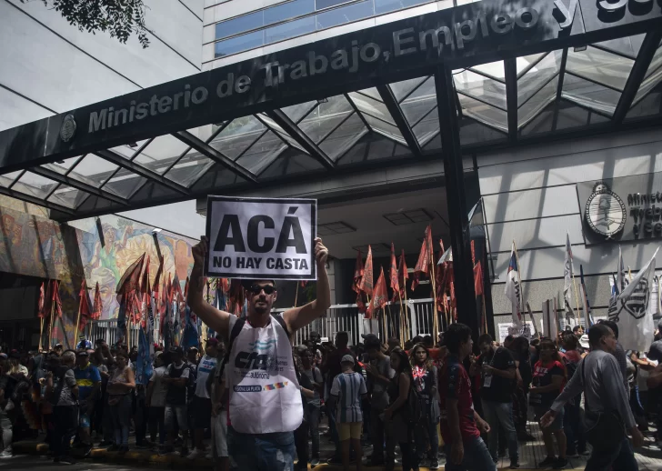 Tensión por un fracaso con el salario mínimo