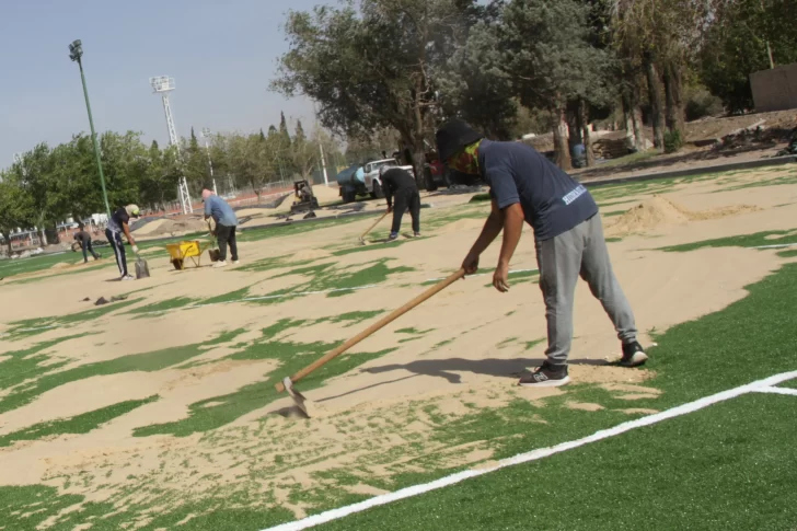La UNSJ construyó una nueva cancha de hockey para mejorar los entrenamientos