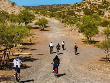 Difunta Correa: con yoga bajo la luna, buscan impulsar el turismo de salud