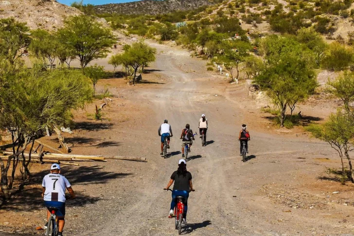 Difunta Correa: con yoga bajo la luna, buscan impulsar el turismo de salud