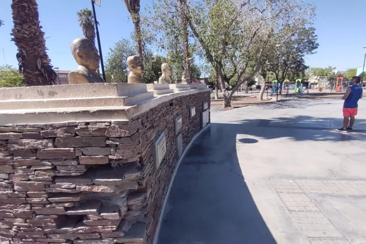 La plaza de Villa Krause, deteriorada por vandalismo y la falta de cuidados