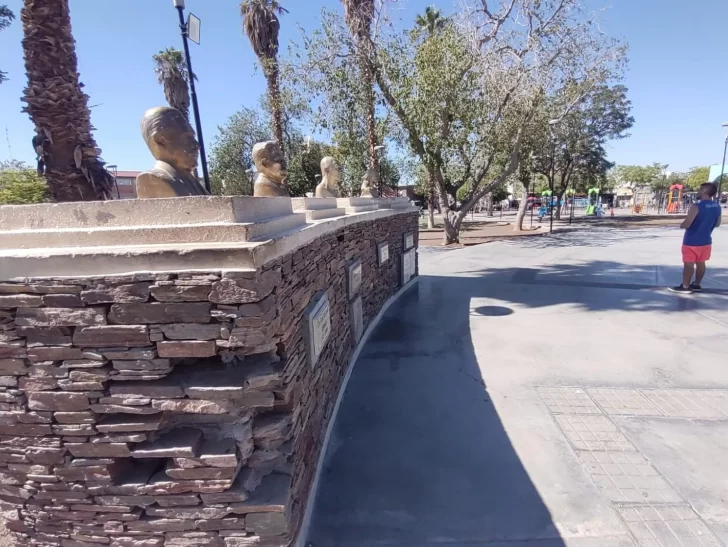 La plaza de Villa Krause, deteriorada por vandalismo y la falta de cuidados