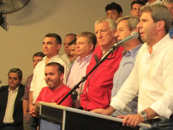 Suena que Uñac cederá el mando del PJ como “gesto” a imitar de Gioja