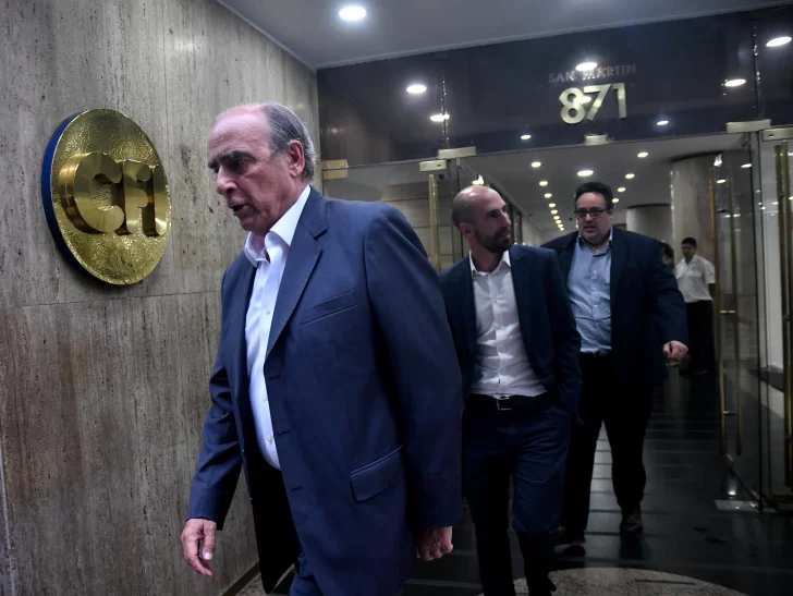 Francos adelantó que Milei vetará cualquier plan de coparticipar el Impuesto País Francos adelantó que Milei vetará cualquier plan de coparticipar el Impuesto País