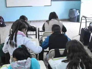 Ayuda Escolar de Anses: el Gobierno sube a $70.000 la asignación que cobran padres con hijos que van al colegio Ayuda Escolar de Anses: el Gobierno sube a $70.000 la asignación que cobran padres con hijos que van al colegio