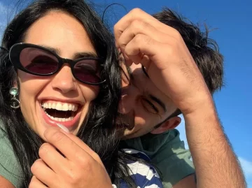 Lali Espósito, prendida fuego en sus vacaciones: bikini con taparrabo diminuta y súper colaless