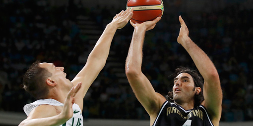 Argentina luchó pero cayó con lo justo ante Lituania y perdió el invicto Argentina luchó pero cayó con lo justo ante Lituania y perdió el invicto