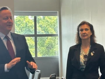 Mondino expresó a Cameron su “malestar” por la visita a Malvinas y ratificó la soberanía argentina Mondino expresó a Cameron su “malestar” por la visita a Malvinas y ratificó la soberanía argentina