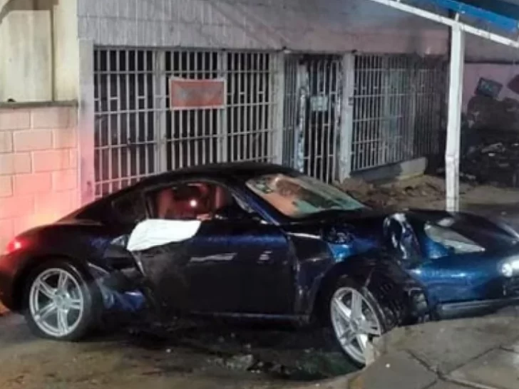 ¡Ouch! Salió en el Porsche que un cliente había dejado en el taller donde trabaja y lo chocó ¡Ouch! Salió en el Porsche que un cliente había dejado en el taller donde trabaja y lo chocó